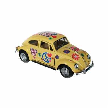 Modelautootje vw beetle geel hippie 12,5 cm
