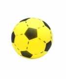 Gele softbal met voetbalprint