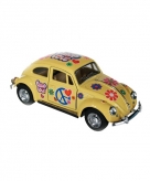 Modelautootje vw beetle geel hippie 12 5 cm