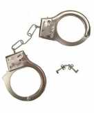 Swat team speel handboeien