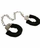 Voetboeien met zwarte pluche