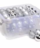 Zilveren kerstballen in opbergbox 70 stuks